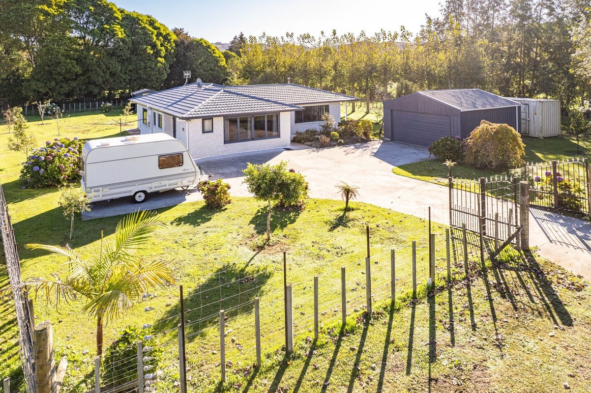 15 Flemington Road, Aramoho, Whanganui - Carousel 1