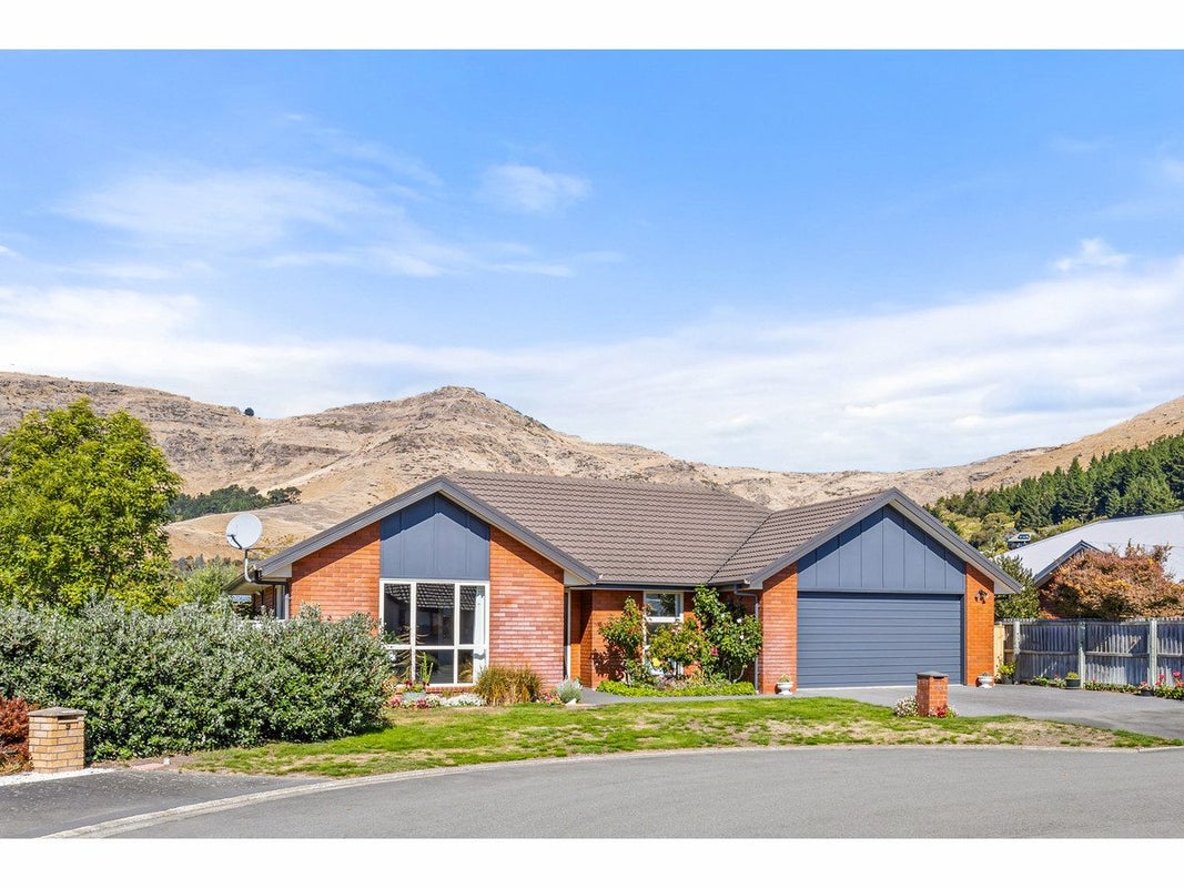 10 The Tors, Heathcote Valley, Christchurch - Carousel 24