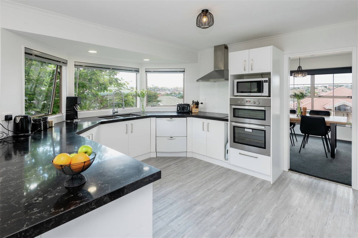 62 Edendale Road, Somerville, Manukau - Carousel 9
