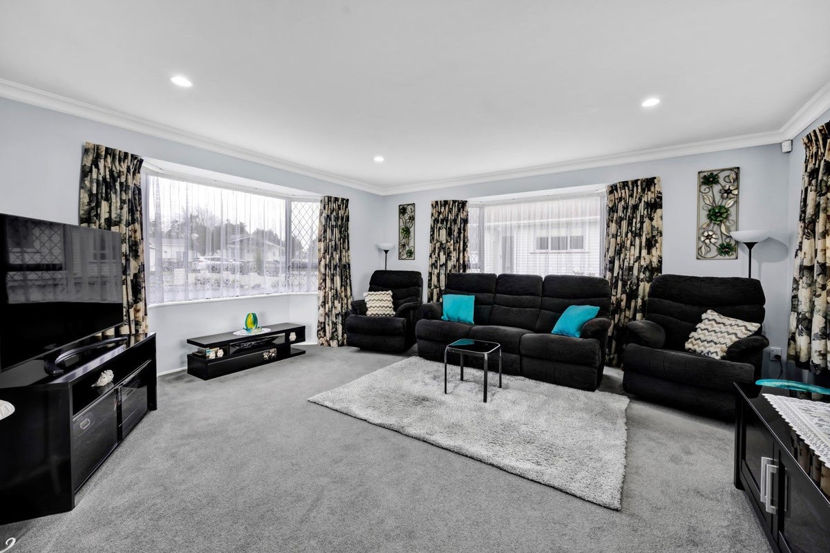 104 Pembroke Road West, Pembroke, Stratford - Carousel 2