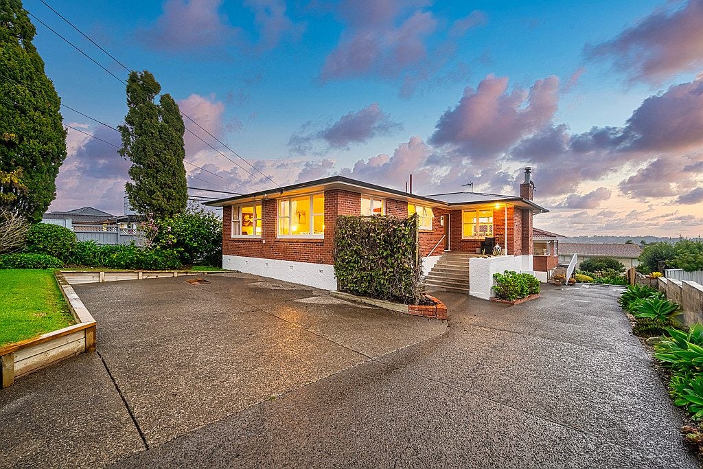 80 Litten Road, Cockle Bay, Auckland - Carousel 1