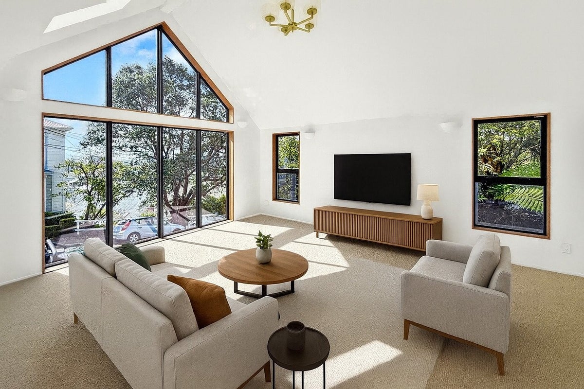 31C Patanga Crescent, Thorndon, Wellington - Carousel 1