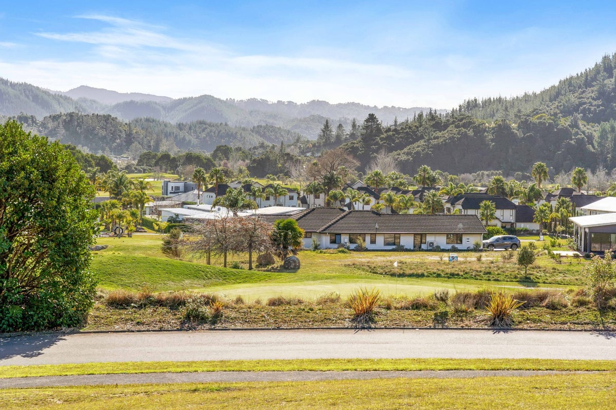 51 Pinehurst Drive, Pauanui - Carousel 2