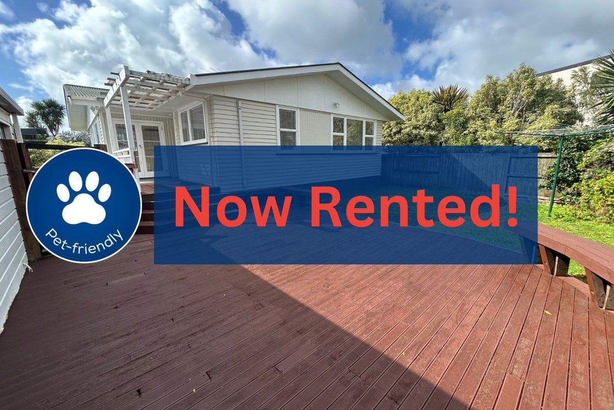 17 Clinton Avenue, Te Atatu Peninsula, Auckland - Carousel 1
