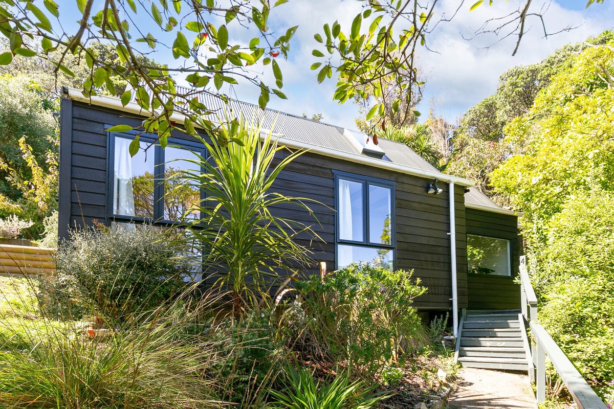 4/8 Elphinstone Avenue, Strathmore Park, Wellington - Carousel 1