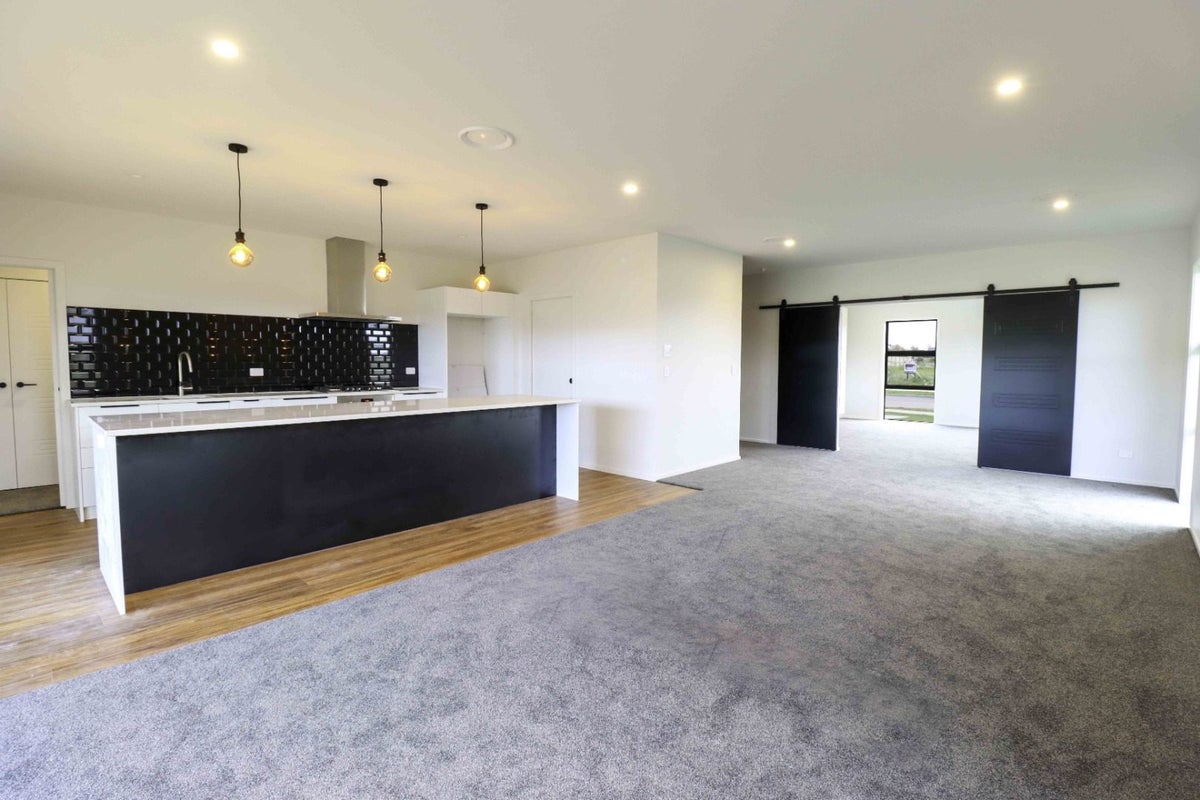 42 Sardinia Grove, Fitzherbert, Palmerston North, Manawatu / Whanganui - Carousel 2