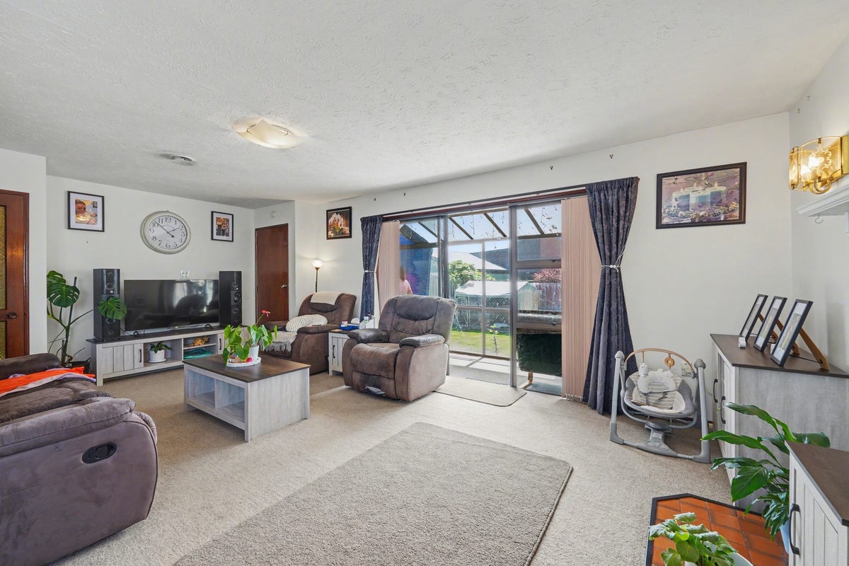 1/119A Prestons Road, Redwood, Christchurch - Carousel 1