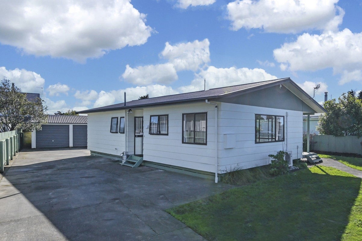 1304 Jubilee Street, Mayfair, Hastings - Carousel 1