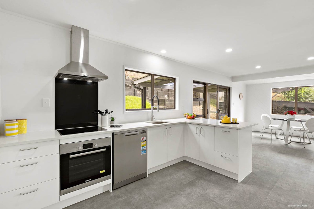 68 Powrie Street, Glenfield, Auckland - Carousel 2
