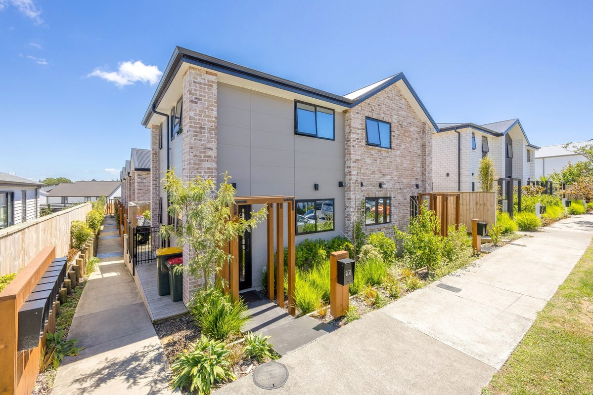 4 Sunnymead Road, Glen Innes, Auckland - Carousel 1