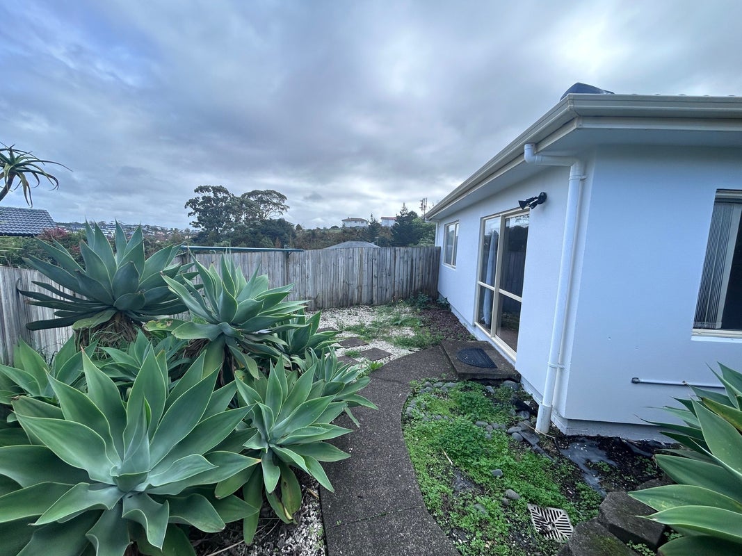 42 Ballymore Drive, Pinehill, Auckland - Carousel 1
