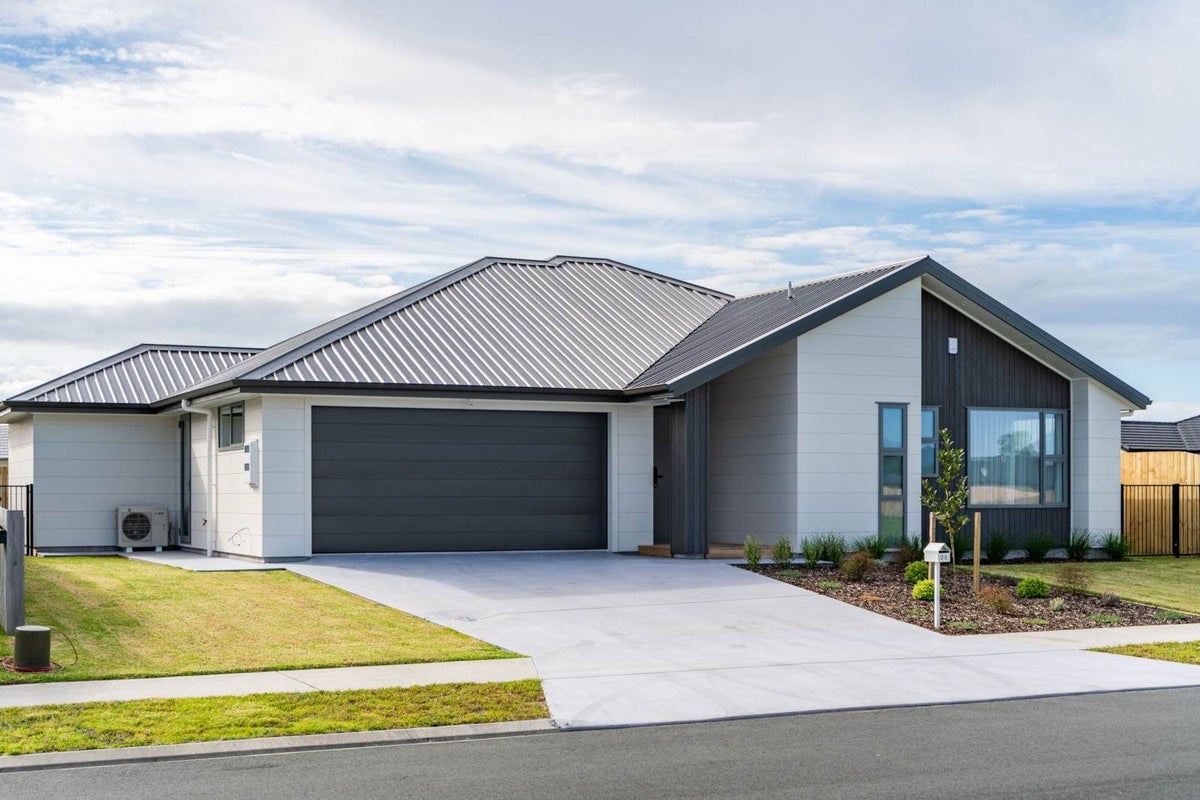 26 Taurangawaka Road, One Tree Point, Whangarei - Carousel 1