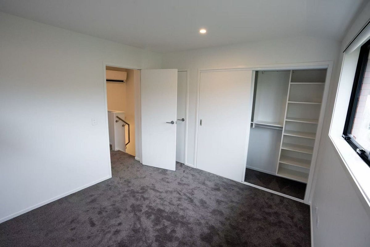 3/3 Johnston Grove, Taita, Lower Hutt - Carousel 2