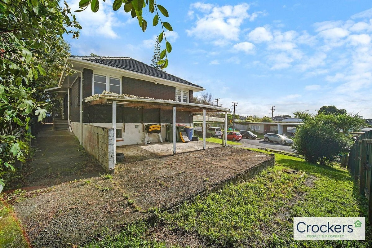 21 Amberley Avenue, Te Atatu South, Auckland - Carousel 9