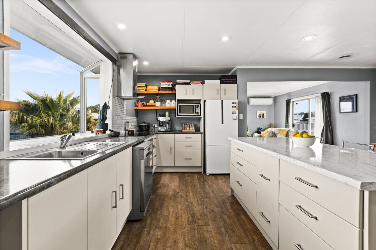 25 Argyll Crescent, Tamatea, Napier - Carousel 2