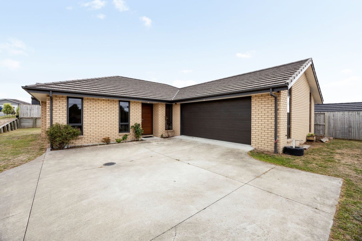 256 Dixon Road, Fitzroy, Hamilton - Carousel 2