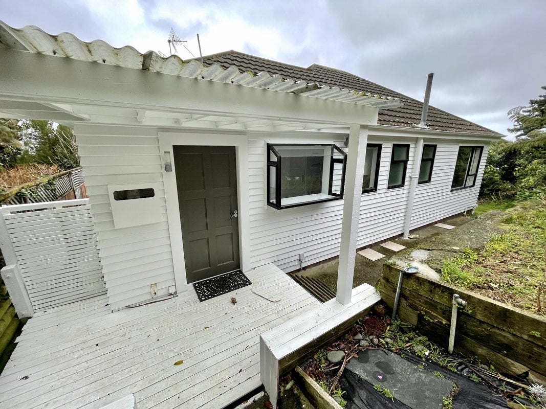 21 Prospect Terrace, Johnsonville, Wellington - Carousel 1