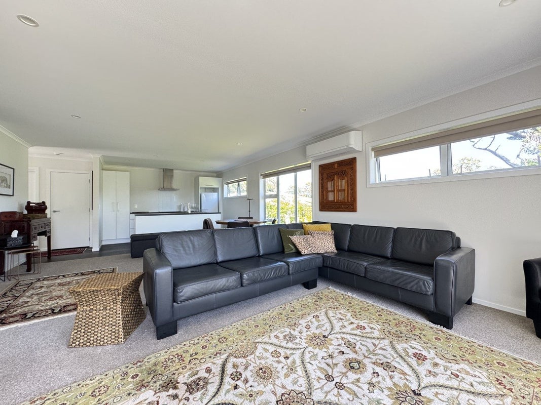 190 Helston Road, Paparangi, Wellington - Carousel 2