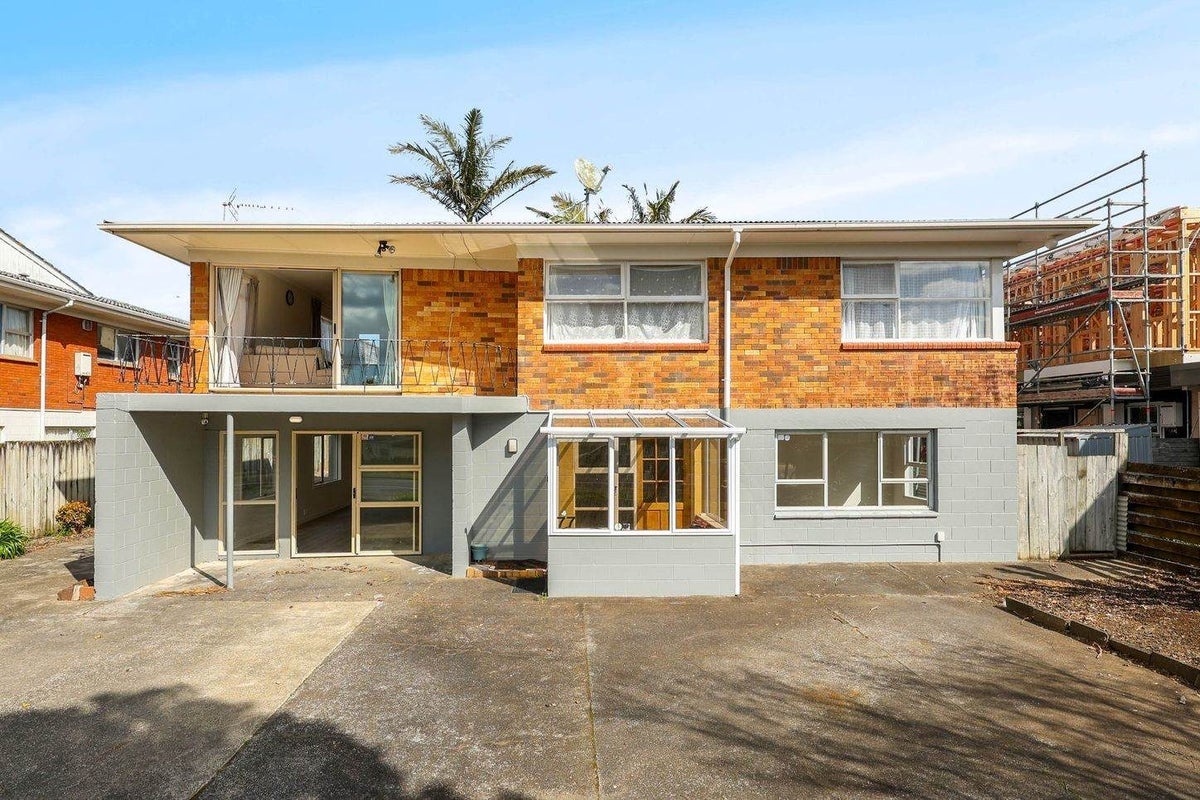 77 MacLeans Road, Bucklands Beach, Auckland - Carousel 2