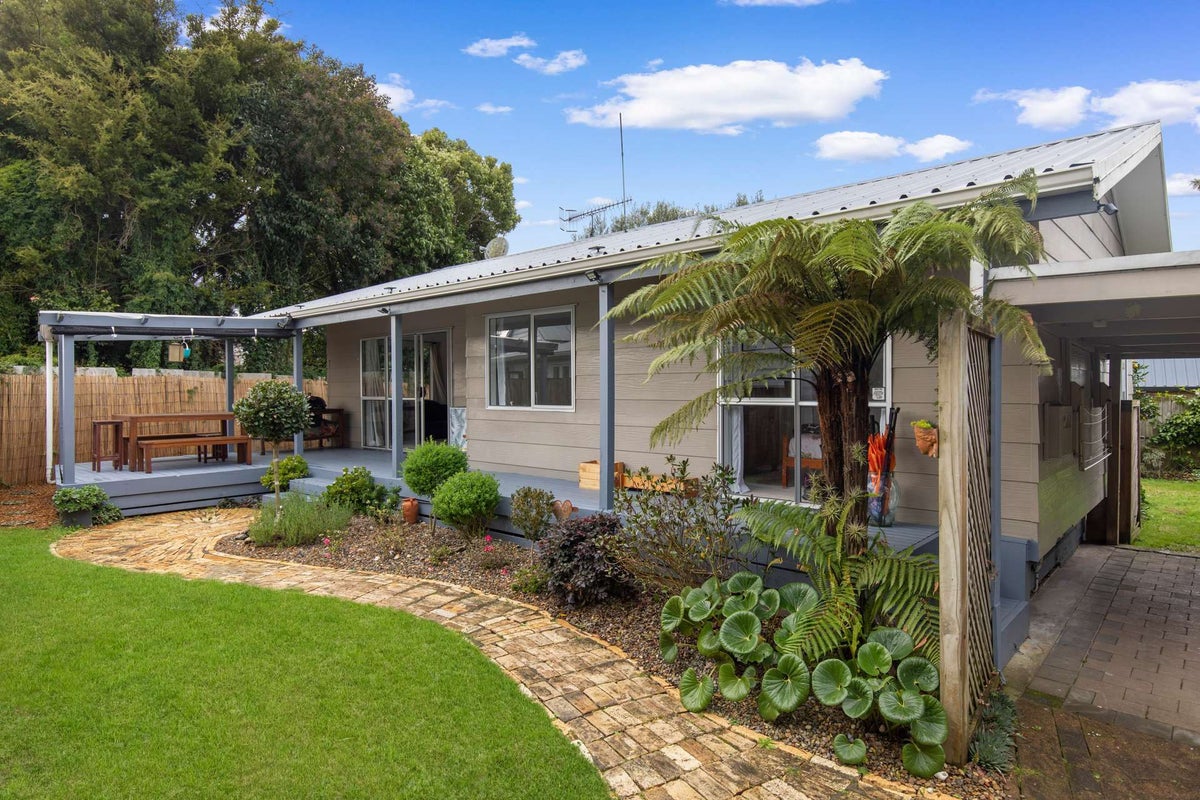 118 Old Farm Road, Hamilton East, Hamilton - Carousel 1