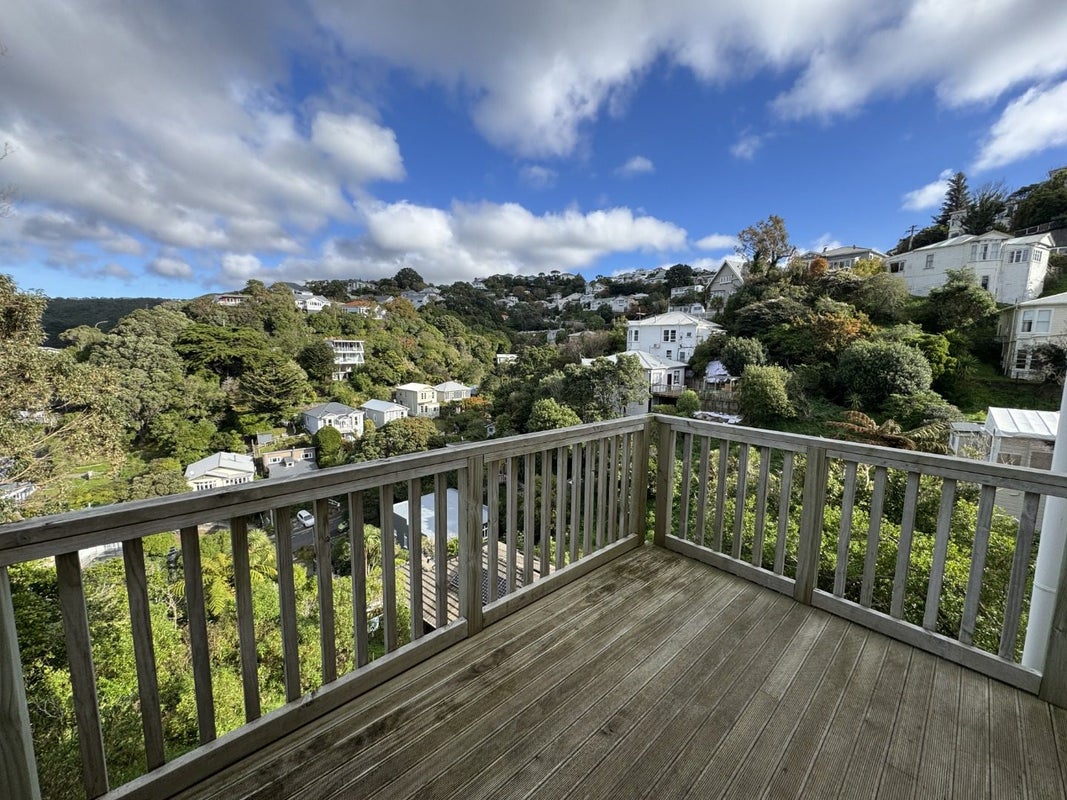 17 Plunket Street, Kelburn, Wellington - Carousel 1