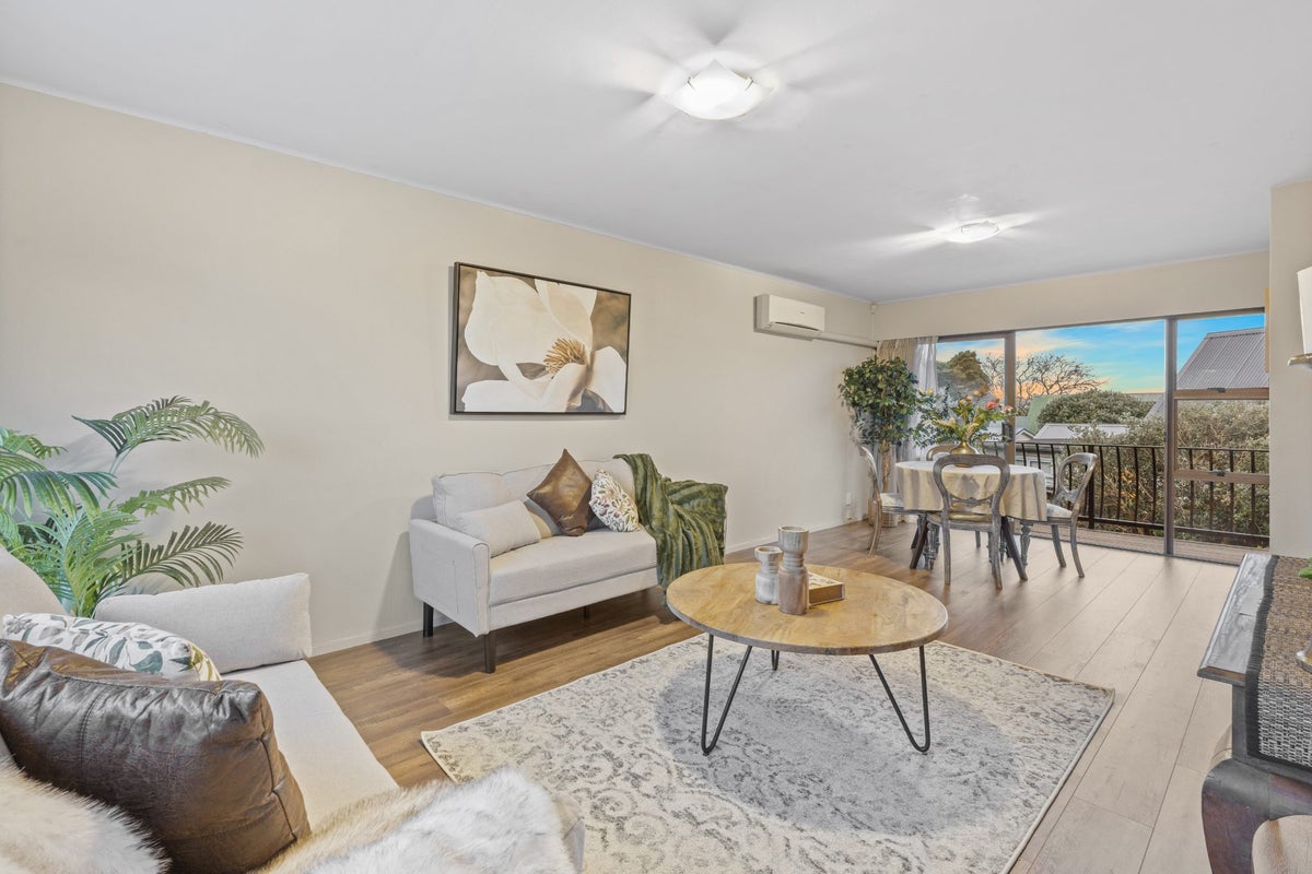 1/9 Feltwell Place, Mangere Bridge, Auckland - Carousel 2