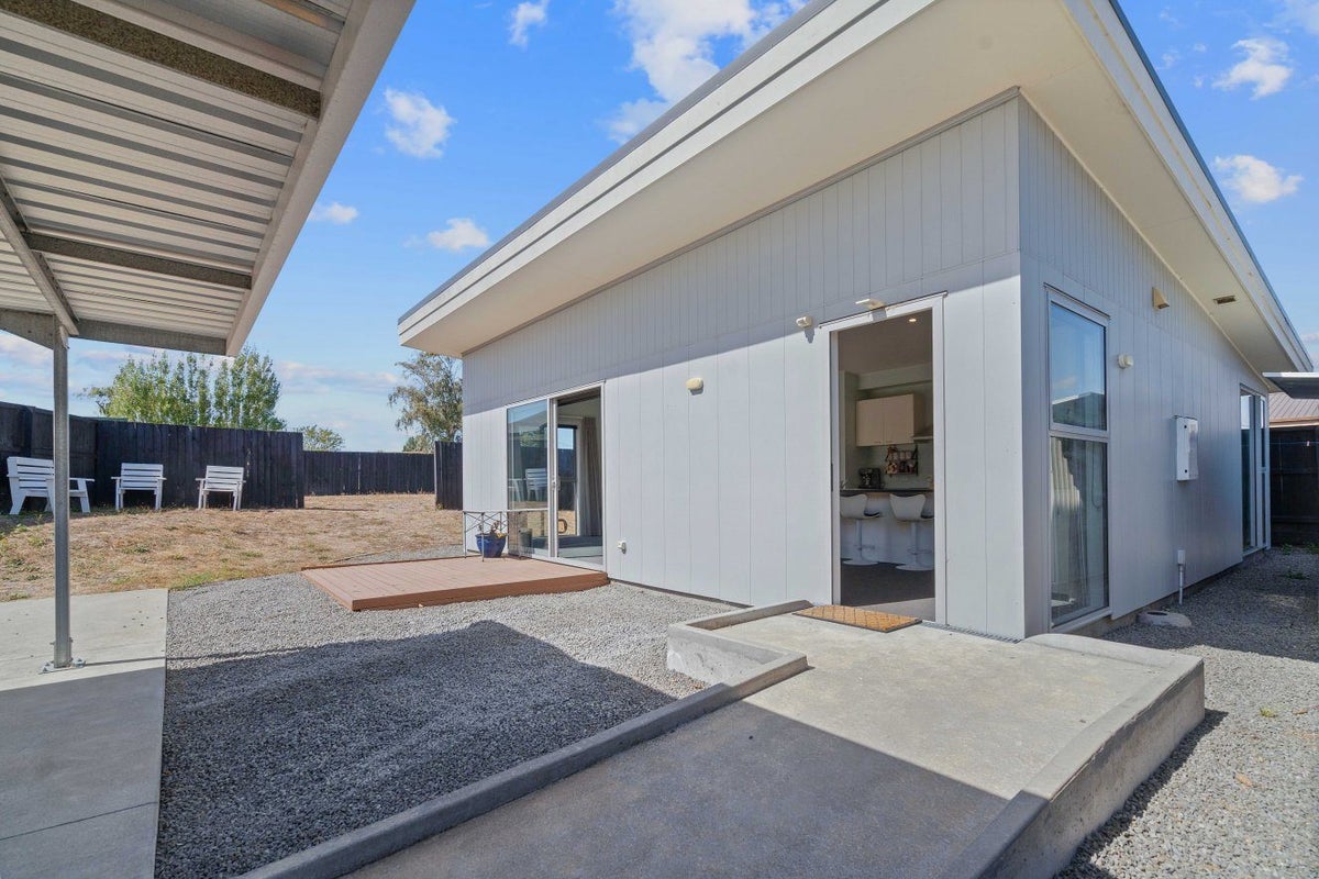 9A Cuffs Road, Wainoni, Christchurch - Carousel 1