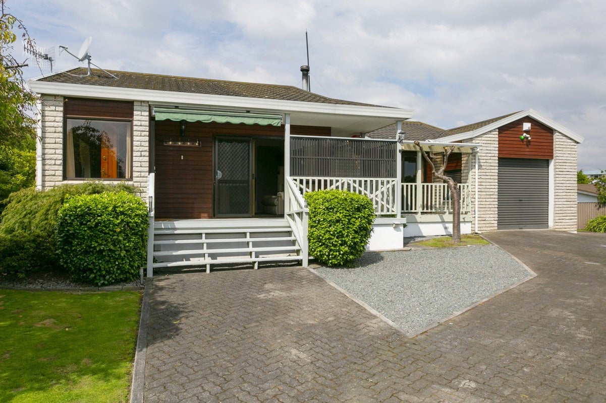 12 Golders Place, Richmond Heights, Taupo - Carousel 1