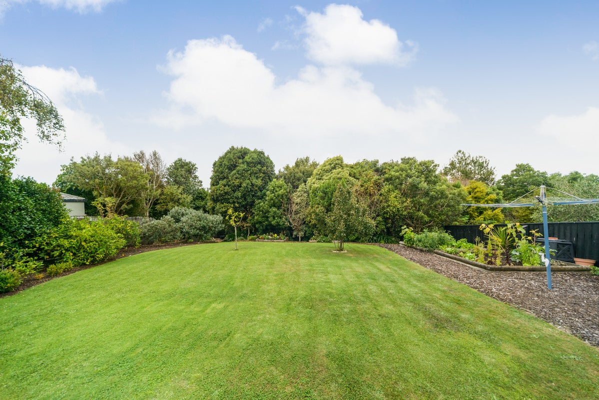 135 Summerhill Drive, Fitzherbert, Palmerston North - Carousel 25