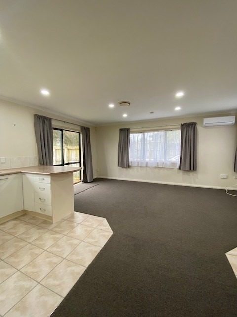 9 Killeen Place, Flat Bush, Auckland - Carousel 1