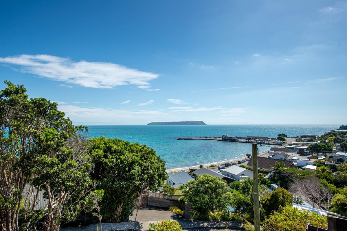 146 Motuhara Road, Plimmerton, Porirua - Carousel 1