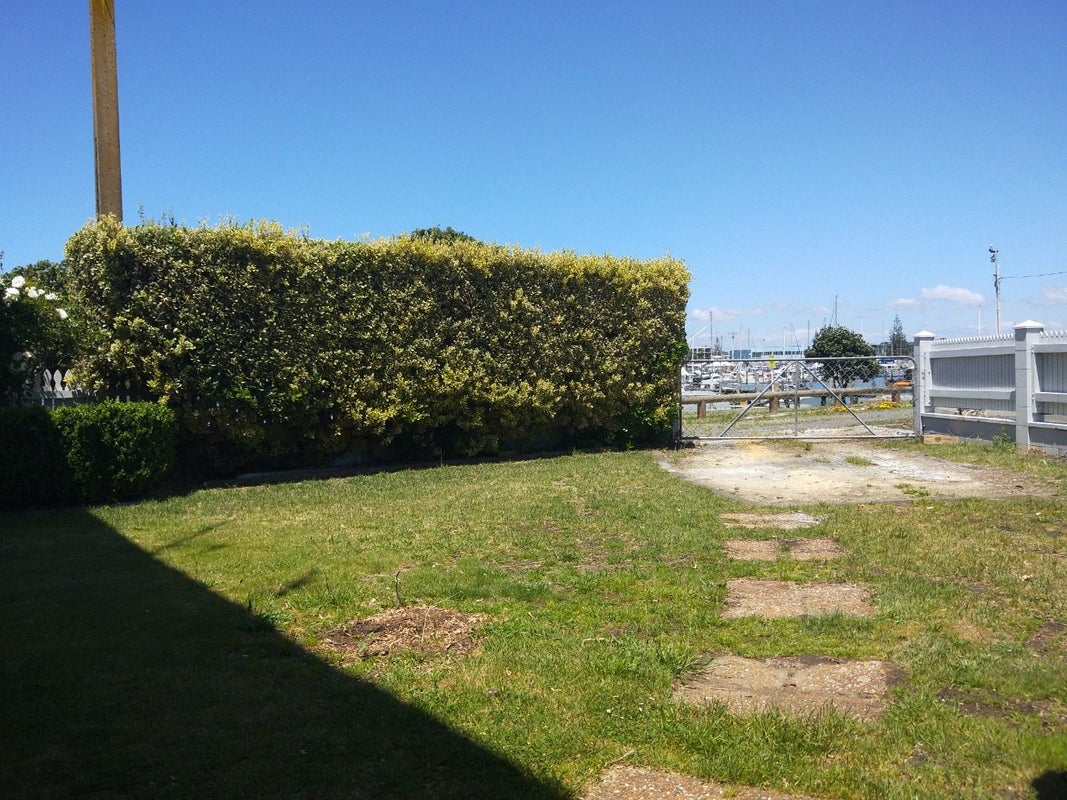 2/1 Charles Street, Westshore, Napier - Carousel 14