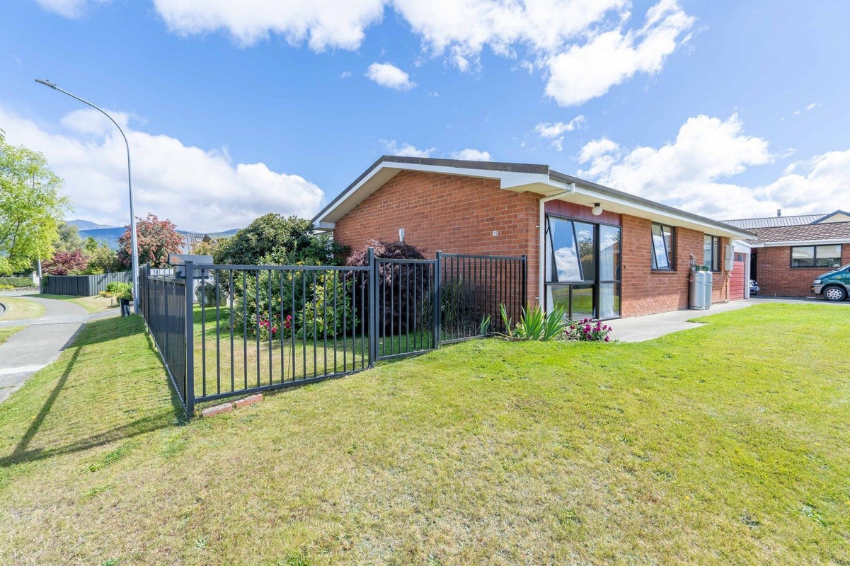 1 Donald Ross Place, Te Anau, Te Anau - Carousel 2