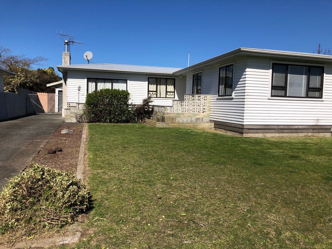 46 Fleming Crescent, Maraenui, Napier - Carousel 1