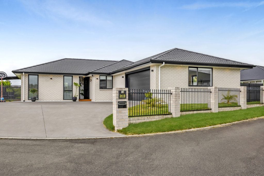 34B Honeyfield Drive, Whalers Gate, New Plymouth - Carousel 1