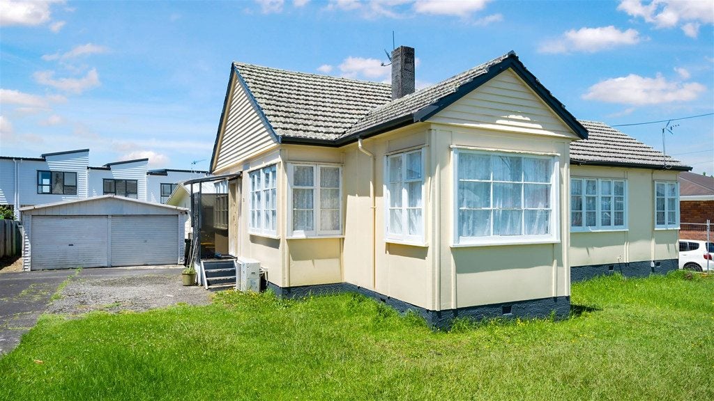 2 Fruitvale Road, New Lynn, Auckland - Carousel 1