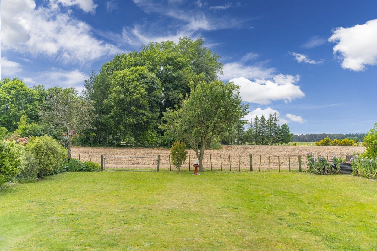 15 Earle Road, Reporoa - Carousel 1