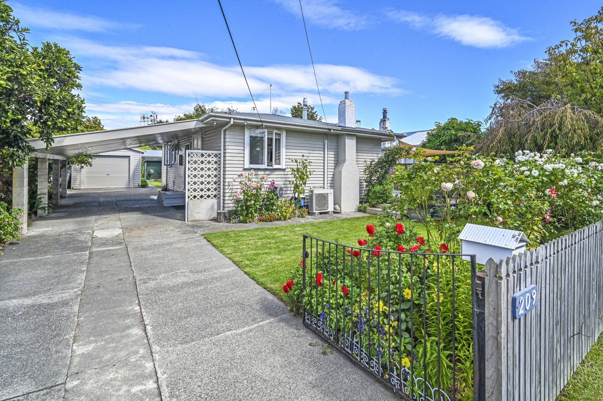 209 Tudor Avenue, Mayfair, Hastings - Carousel 23
