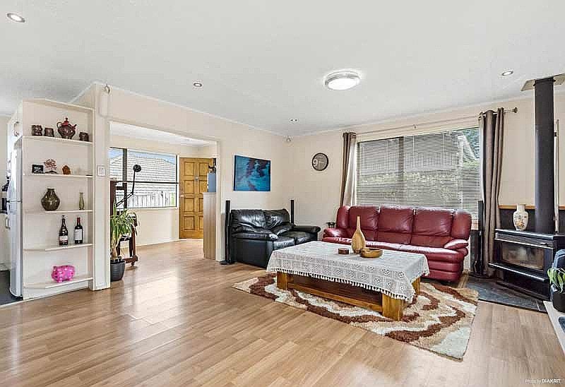 2/18 Vincent Street, Howick, Auckland - Carousel 2