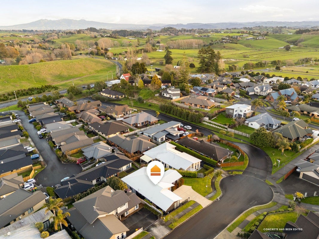 21 The Dales, Dinsdale, Hamilton - Carousel 26