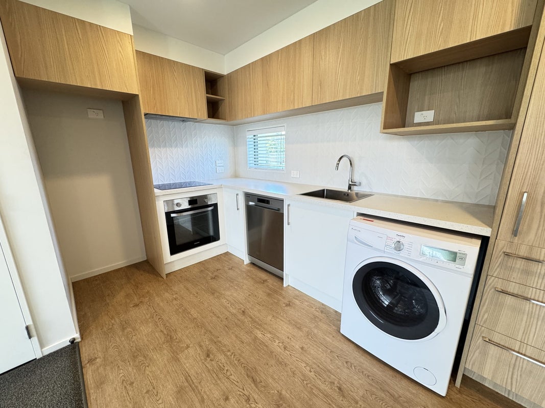 5/6 Barrie Street, Addington, Christchurch - Carousel 2