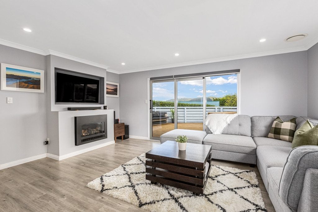 12 Mossburn Grove, Kelson, Lower Hutt - Carousel 2