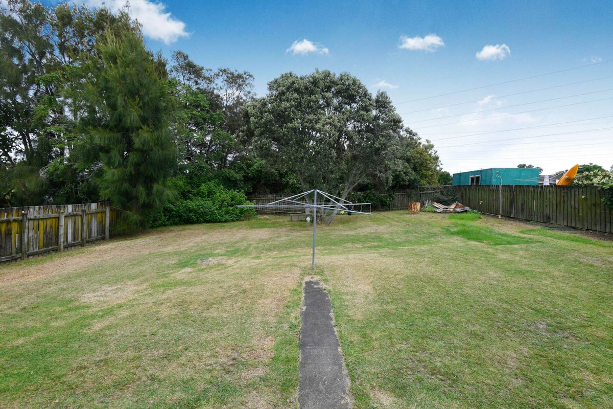 28 Lincoln Park Avenue, Massey, Auckland - Carousel 2