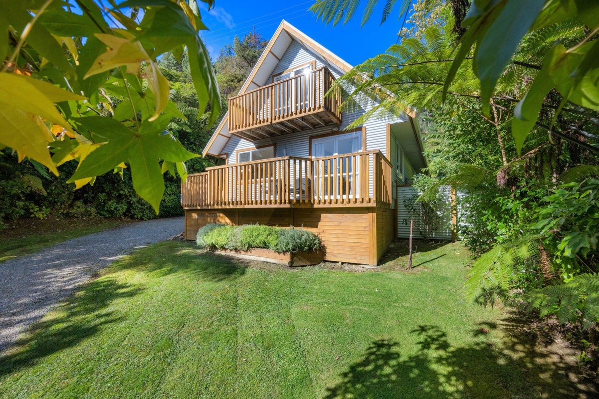 34 Mccormicks Road, Whatamango Bay, Picton - Carousel 1