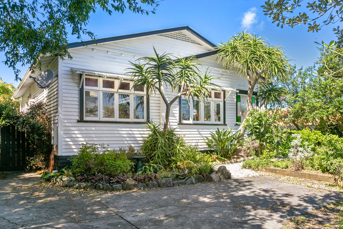 2/6 Rosier Road, Glen Eden, Auckland - Carousel 1