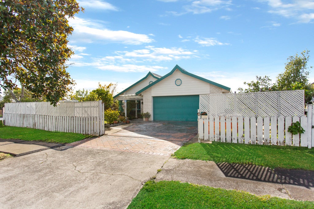 19 Heathridge Place, Burswood, Auckland - Carousel 1