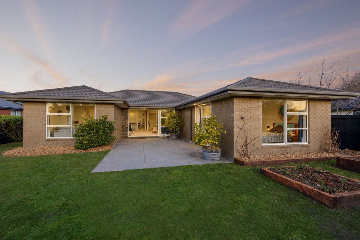 14 Kilkivan Lane, Broomfield, Christchurch - Carousel 1