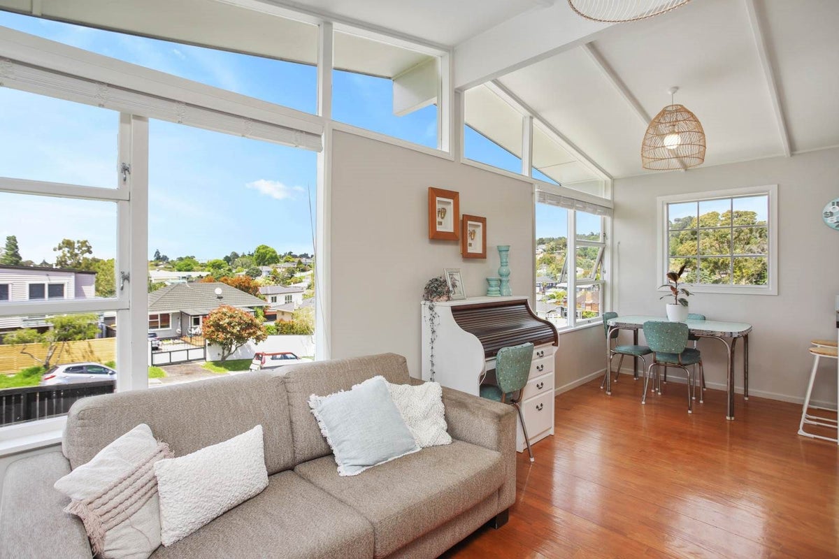 26 Hilling Street, Titirangi, Auckland - Carousel 1