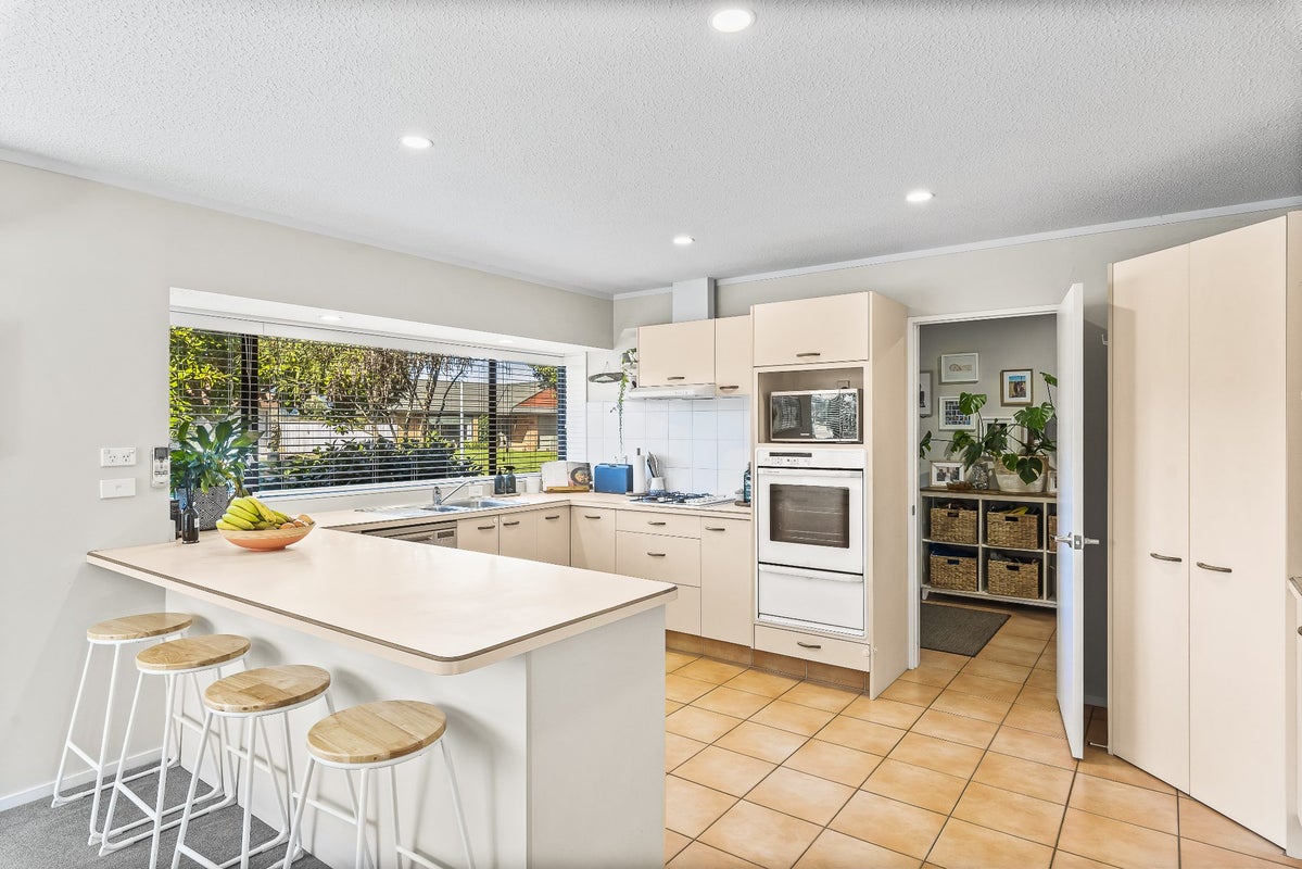 31 Hadleigh Court, Paraparaumu - Carousel 2
