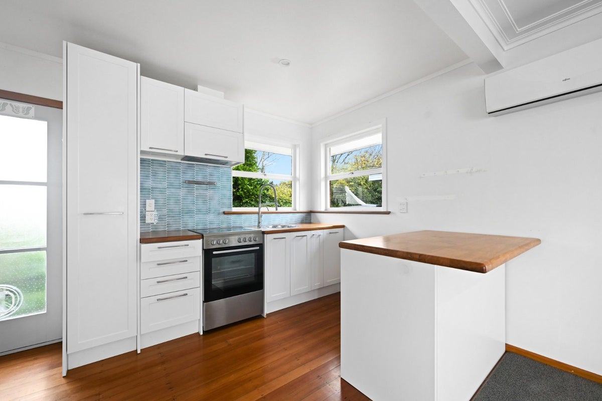 14A St Winifreds Avenue, Hamilton East, Hamilton - Carousel 2